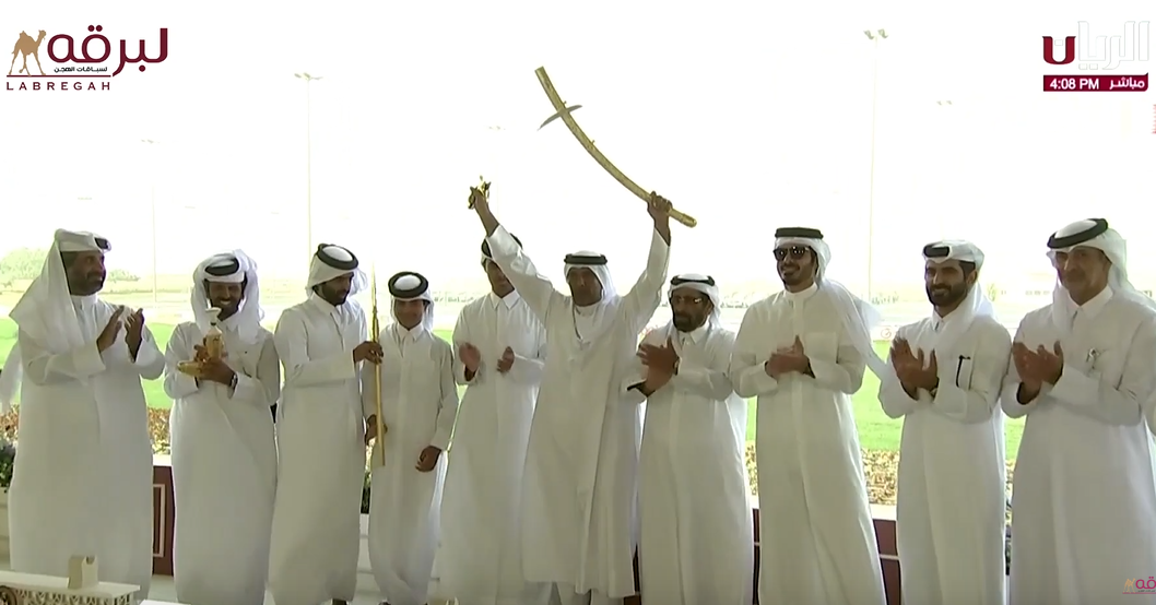 الشيخ خليفة بن حمد يتوج الفائزين برموز اليوم الختامي لمهرجان صاحب السمو